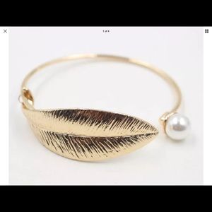 Jewelry - Women Gold Plated Alloy Pearl Leaf Bracelet Jewelry - Women Gold Plated Alloy Pearl Leaf Bracelet